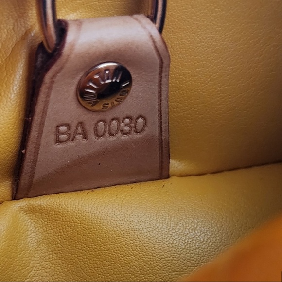 LV Vernis Tompkins Square Yellow / Calfskin Bag LOUIS VUITTON - Picture 13 of 15